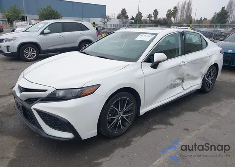 2024 Toyota Camry Se z USA, uszkodzony, nr VIN 4T1G11AK4RU227971